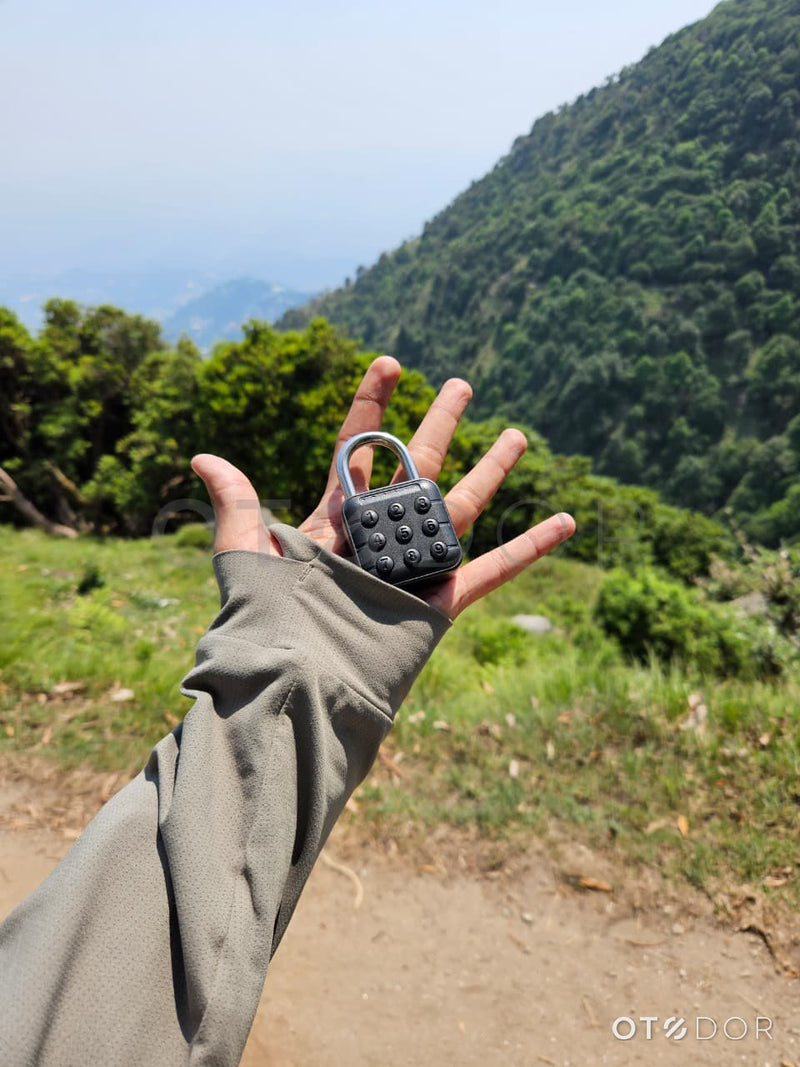 lifestyle: VAULTEX in hand on the trail